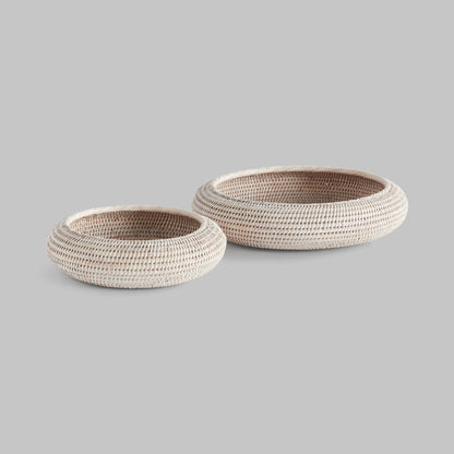 Whitewash rattan shallow bowls (set of 2) - stylish home accent (Image1).