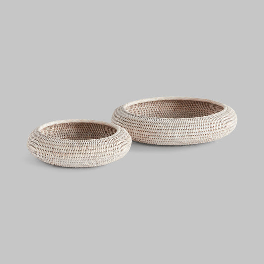 Whitewash rattan shallow bowls (set of 2) - stylish home accent (Image1).