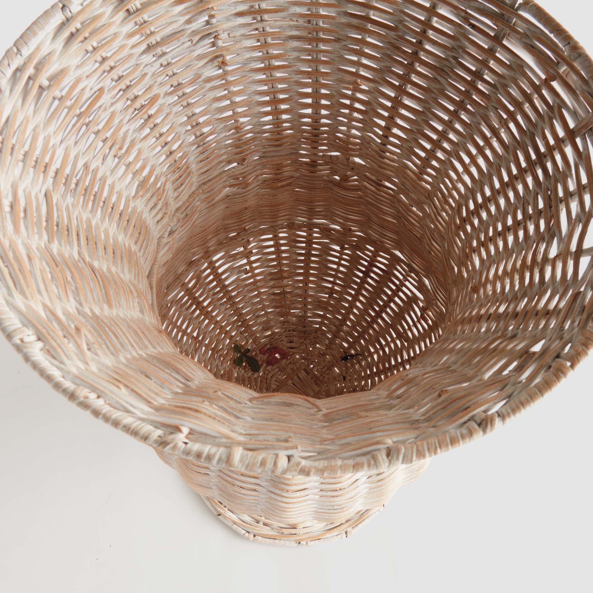 Whitewash rattan tall footed urn - stylish home accent (Image3).