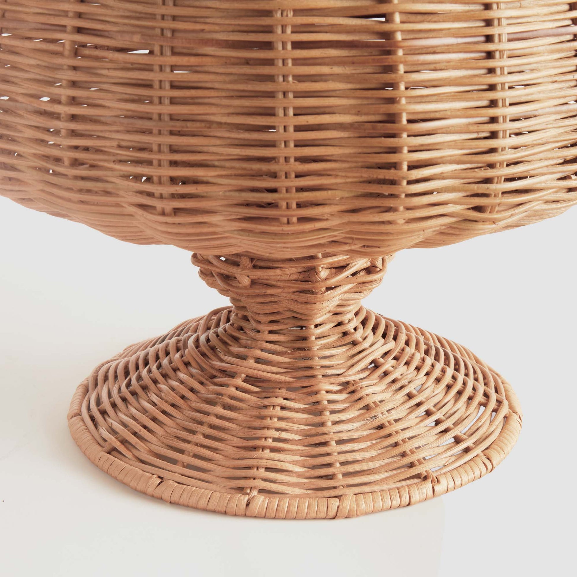 Wide rattan footed urn - stylish home accent (Image3).